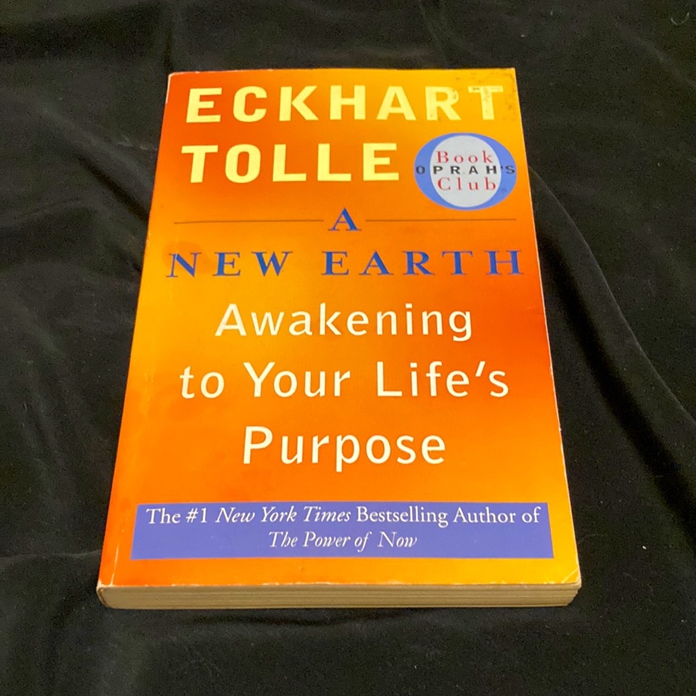 Eckhart Tolle A New Earth used paper back